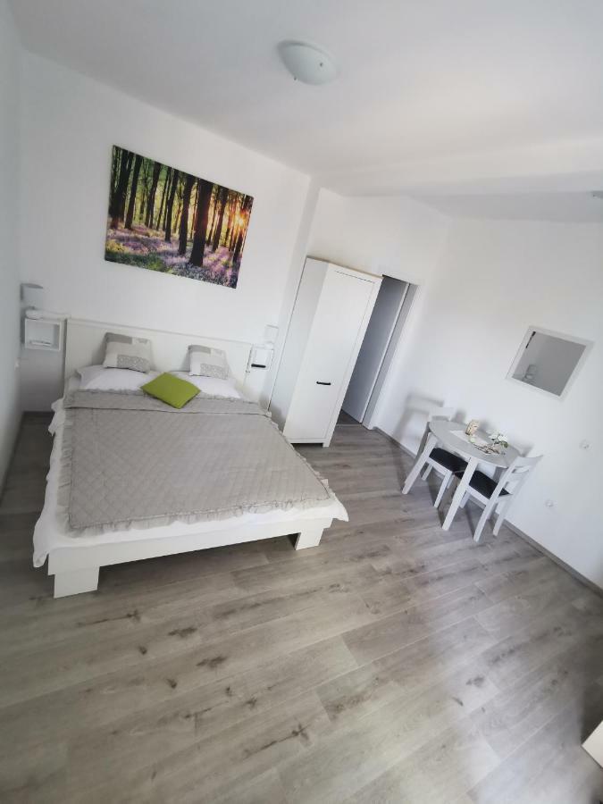 Apartmani Mila 스타리그라드 파클레니차 외부 사진