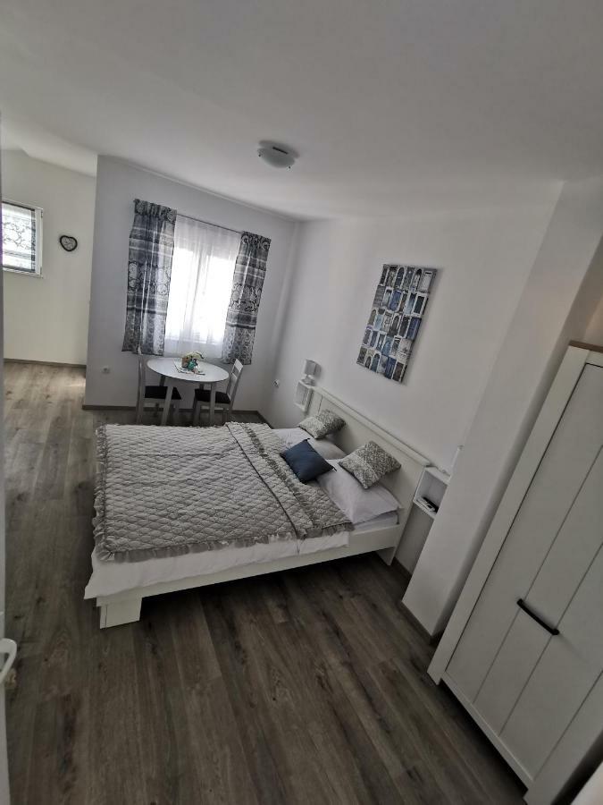 Apartmani Mila 스타리그라드 파클레니차 외부 사진