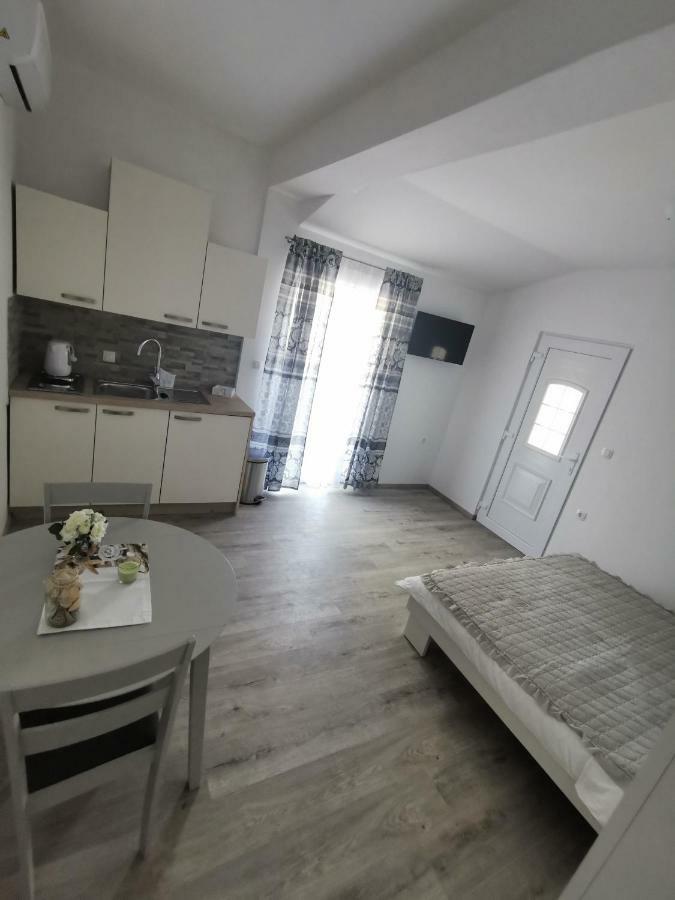 Apartmani Mila 스타리그라드 파클레니차 외부 사진